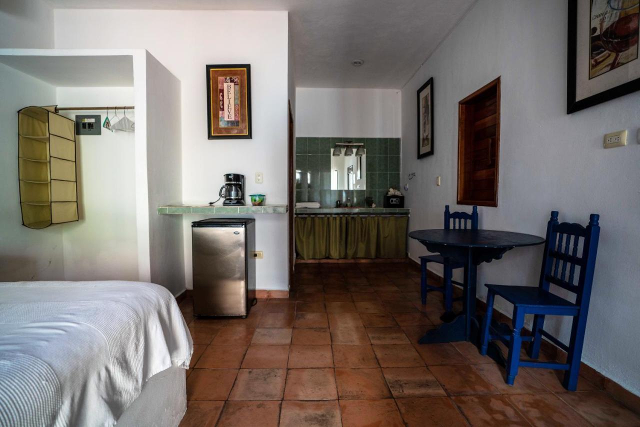 Hotel Boutique Skulls Landing Isla Mujeres Exterior photo